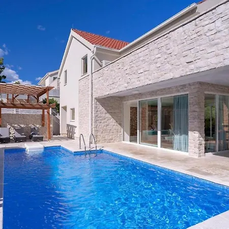 Style Sea Views Pool Villa